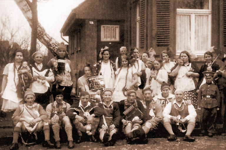 1932 feiert man beim Karneval das 20-jährige Jubiläum der Kleinkinderschule ,Foto zur Verfügung gestellt von Dirk Blotevogel (siehe Ausstellung zum 75-jährigen der Kolonie)