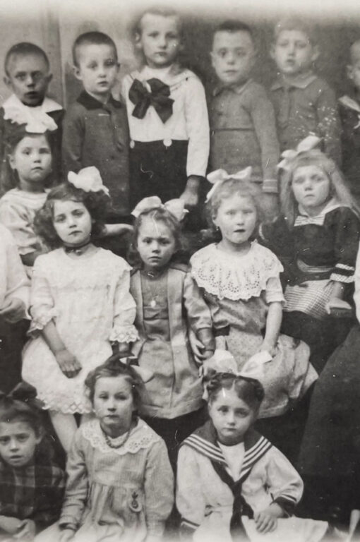 Kindergartengruppe vor 1920, zur Verfügung gestellt von Dirk Blotevogel (siehe Ausstellung zum 75.jährigen Jubiläum der Kolonie)