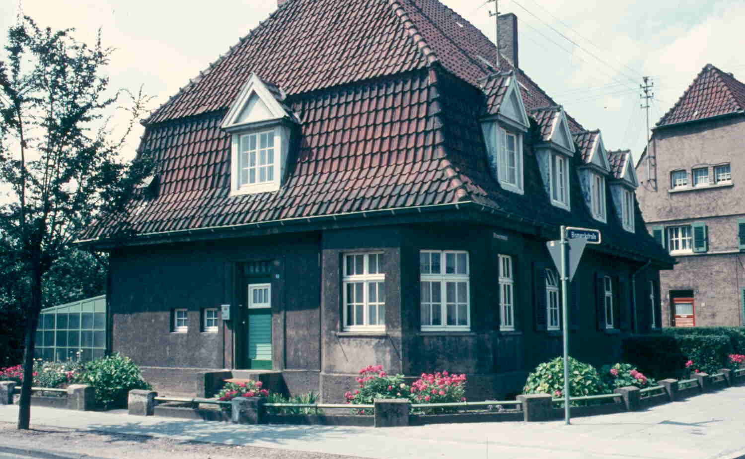 Das Haus Moselstraße, Ecke Bismarckstraße in der roten Kolonie, Foto: Heinz Müller Stiftung